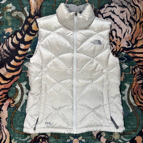 The North Face 550 Aconcagua Puffer Vest Small Ivory Quilted Full Zip Outdoor - Picture 1 of 7